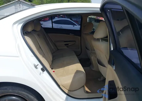 2011 Honda Accord 2.4 Lx z USA, uszkodzony, nr VIN 1HGCP2F39BA147681